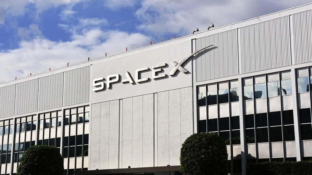 Intesa Sanpaolo investe 966 milioni in SpaceX
